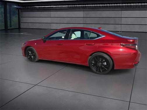2024 Lexus ES 300h F SPORT Handling