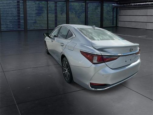 2025 Lexus ES 300h Premium