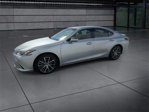2025 Lexus ES 300h Premium