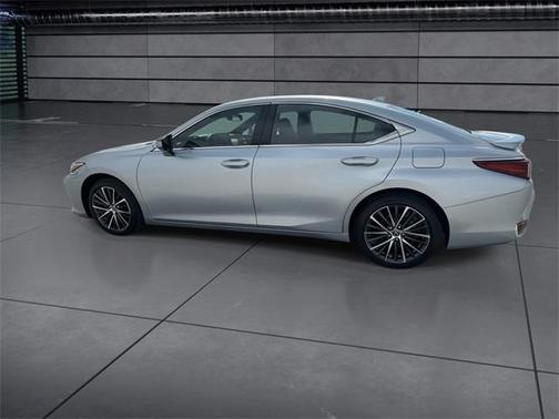 2025 Lexus ES 300h Premium