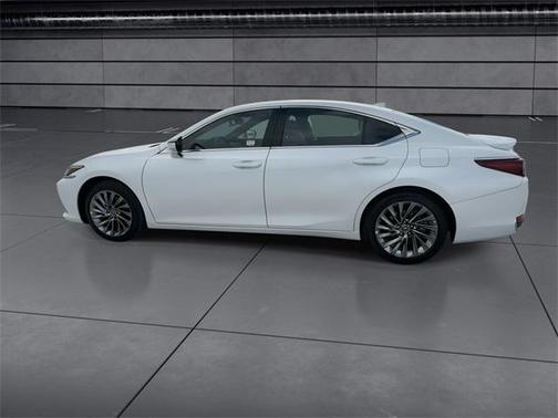 2025 Lexus ES 300h Luxury