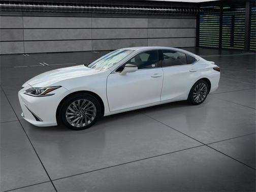 2025 Lexus ES 300h Luxury