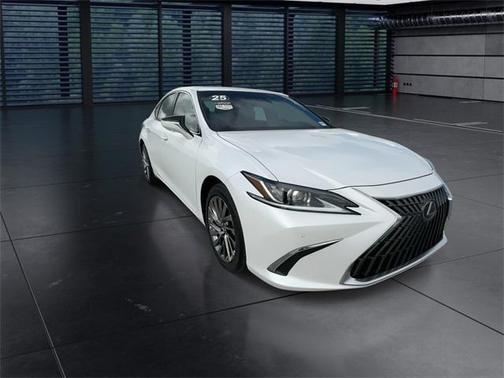 2025 Lexus ES 300h Luxury