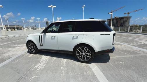 2025 Land Rover Range Rover P550e SE