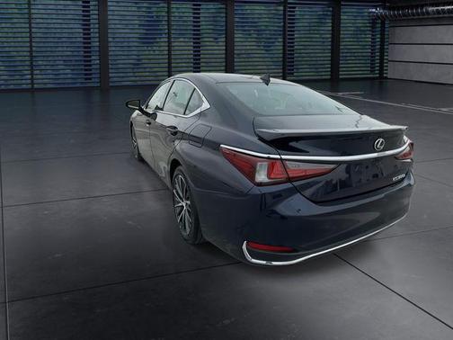 2025 Lexus ES 300h Base