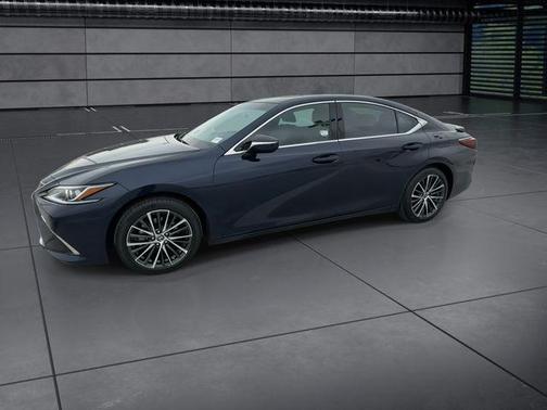 2025 Lexus ES 300h Base