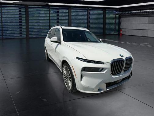 Alpine White 2023 BMW X7 xDrive40i