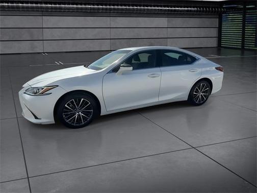 2025 Lexus ES 300h Premium