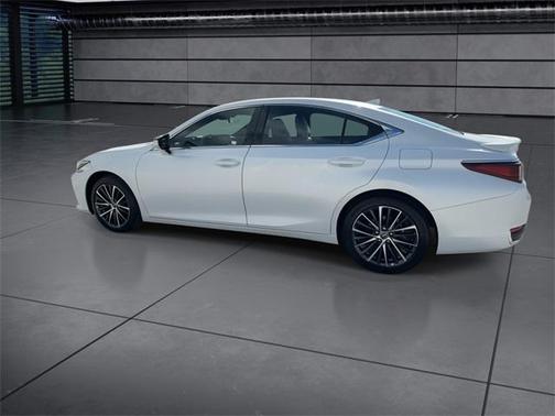 2025 Lexus ES 300h Premium