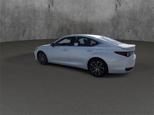 2025 Lexus ES 300h Base