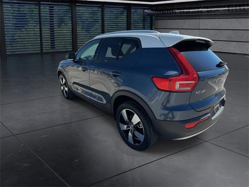 2021 Volvo XC40 T4 Momentum