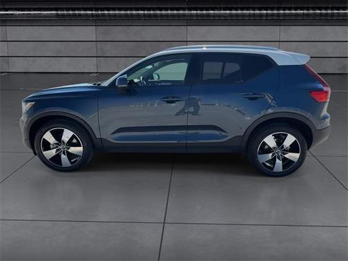 2021 Volvo XC40 T4 Momentum