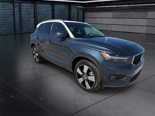 2021 Volvo XC40 T4 Momentum
