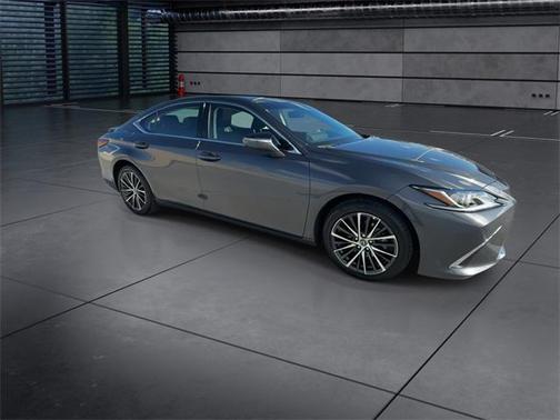 2025 Lexus ES 300h Premium
