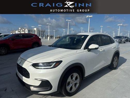 Platinum White Pearl 2024 Honda HR-V LX
