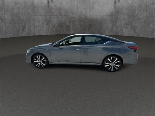 2022 Nissan Altima SR FWD