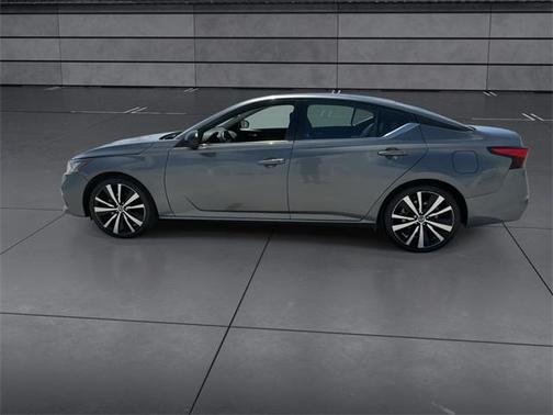 2022 Nissan Altima SR FWD