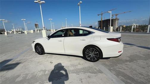2022 Lexus ES 350 Base