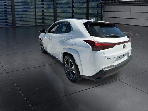 Eminent White Pearl 2025 Lexus UX 300h Premium