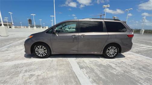 2019 Toyota Sienna XLE Premium