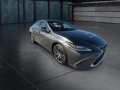 2025 Lexus ES 300h Base