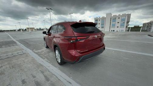 Ruby Flare Pearl 2026 Toyota Highlander Hybrid Limited