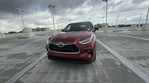 Ruby Flare Pearl 2026 Toyota Highlander Hybrid Limited