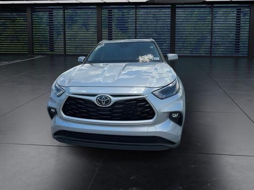 Celestial Silver Metallic 2023 Toyota Highlander XLE