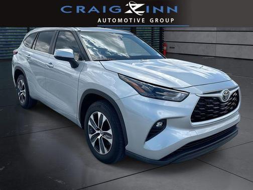 Celestial Silver Metallic 2023 Toyota Highlander XLE