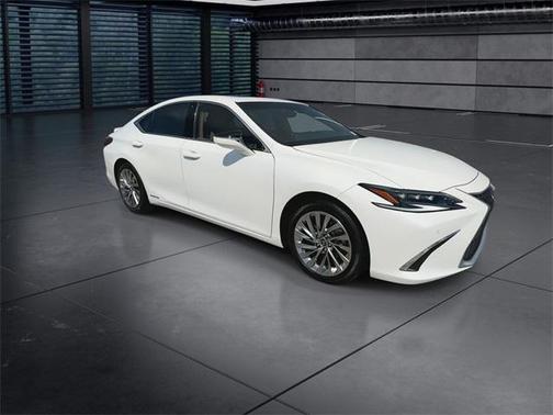 2022 Lexus ES 300h Ultra Luxury