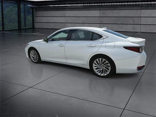 2022 Lexus ES 300h Ultra Luxury