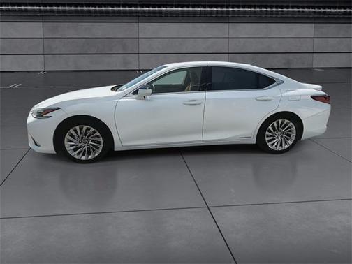2022 Lexus ES 300h Ultra Luxury