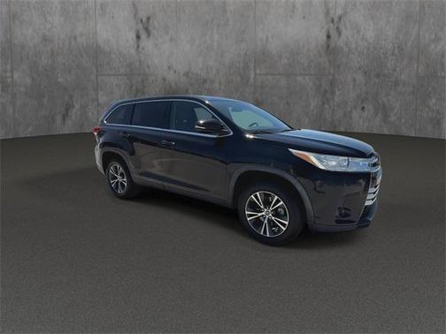 2019 Toyota Highlander LE I4