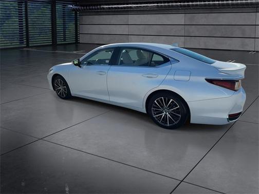 2023 Lexus ES 300h Premium