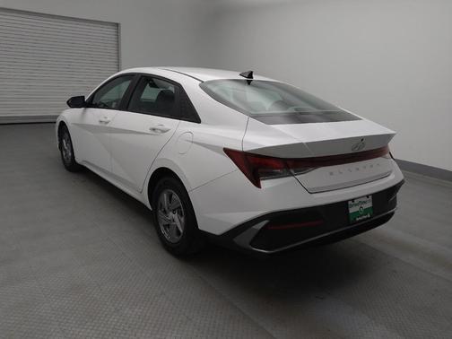 2024 Hyundai ELANTRA SE