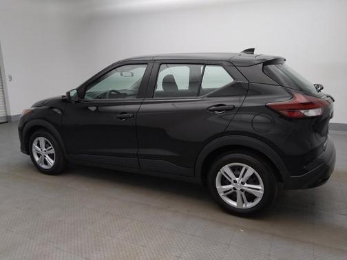 Super Black 2024 Nissan Kicks S