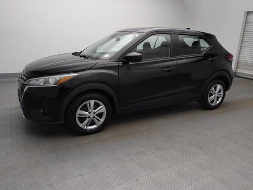 Super Black 2024 Nissan Kicks S
