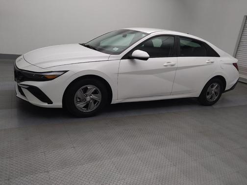 2024 Hyundai ELANTRA SE