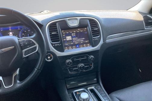 2018 Chrysler 300 Touring