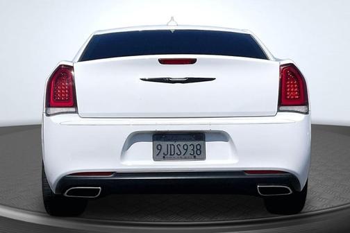 2018 Chrysler 300 Touring