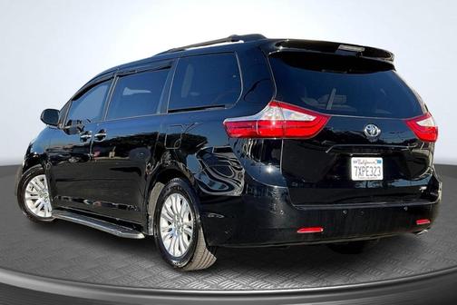 2017 Toyota Sienna XLE