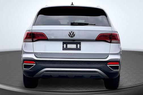 Pyrite Silver Metallic 2024 Volkswagen Taos 1.5T SE
