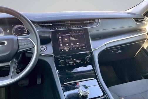 Silver Zynith 2024 Jeep Grand Cherokee Laredo