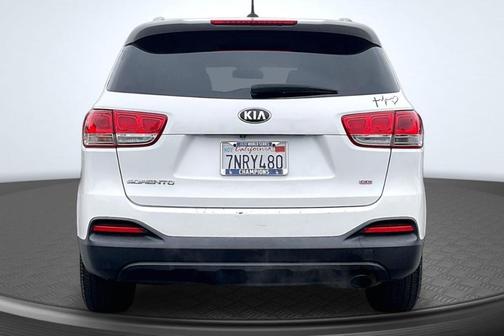 Snow White Pearl 2016 Kia Sorento LX
