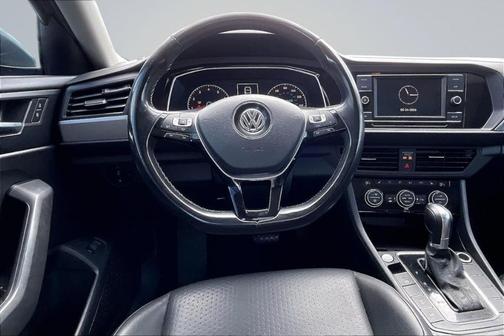 Platinum Gray Metallic 2019 Volkswagen Jetta 1.4T SE