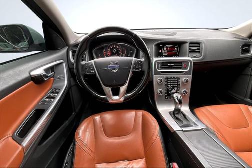 Crystal White Pearl 2017 Volvo S60 T5 Inscription Platinum