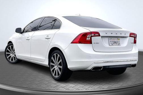 Crystal White Pearl 2017 Volvo S60 T5 Inscription Platinum