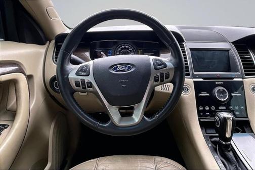 White Platinum Tri-Coat Metallic 2018 Ford Taurus Limited