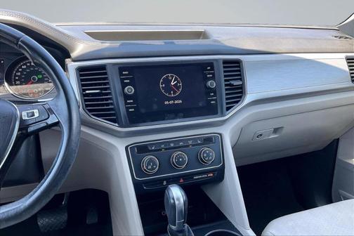 Pure White 2018 Volkswagen Atlas 2.0T SE