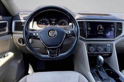 Pure White 2018 Volkswagen Atlas 2.0T SE